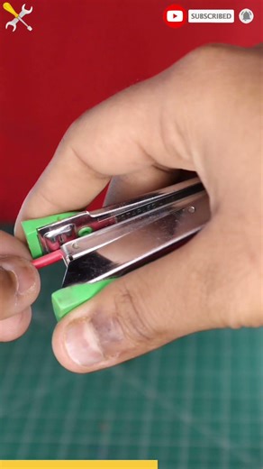 Stapler Wire Cutting Trick🔥⚡ #hacks #secrethacks