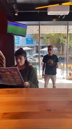 Meat Burger Wilde: A Humorous Take on Food