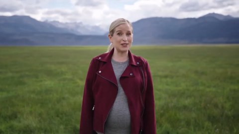 Apple's iPhone Comes With SOS Satellite Service