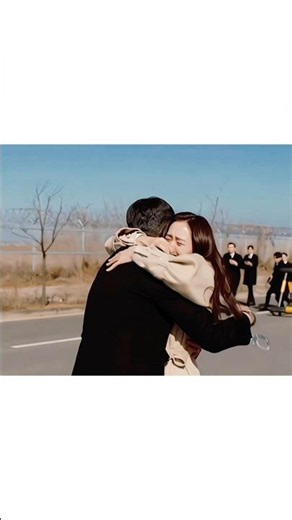 He crossed the North Korean border for her #crashlandingonyou #kdrama