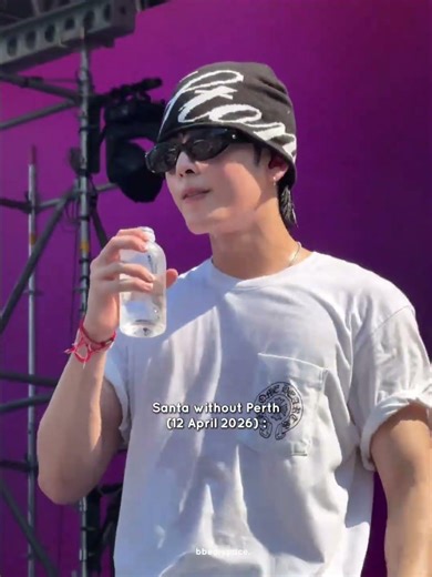 same shirt but why his size look so different 😭🤌 #perthsanta