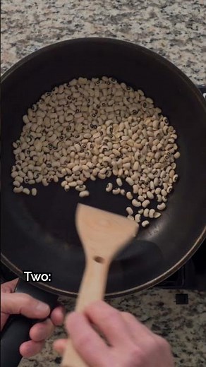 🍳 How to toss a wok like a PRO! | Canto Cooking Club #Shorts