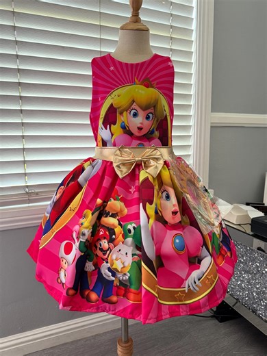Vestido de la Princesa Peach de Mario Bros con diadema y falda rosa con temática del personaje. - Etsy México