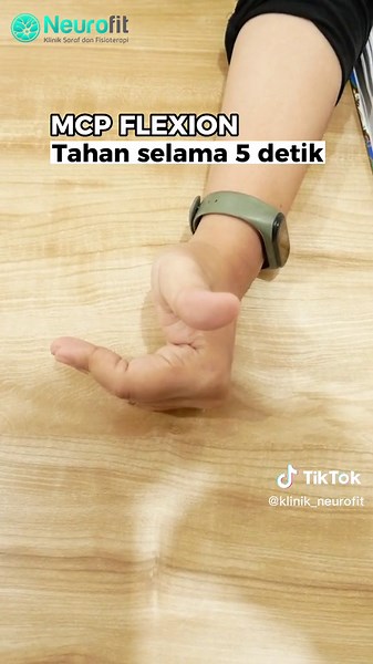 Rheumatoid Arthritis Hand Exercise✋🏻 #rheumatoidearthritis #arthritis #rematik #cegahrematik #nyeriotot #nyerisendi #ototkaku #saraf #fisioterapi #edukasisaraf #edukasikesehatan #edukasi #edukasitiktok #kliniksaraf #klinikfisioterapi #klinikstroke #klinikbekasi #fisiotips #physiotherapy #infobekasi #infobekasicoo #infokesehatan #viral #fyp #tiktokpromote #tiktoktainment #serunyabelajar #kamunanya #ViralDiTiktok #IniGayaGue #m4 #megawati #doktertips #phyisicaltherapy #trending #tipskesehatan
