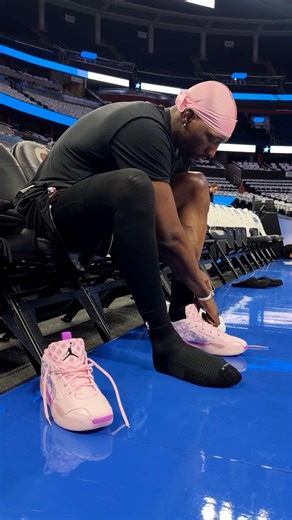 Caught up with cap before the action begins 🔥 | Miami Heat