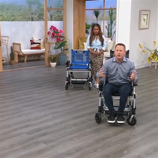 This folding power chair that puts your mobility at your fingertips. With easy one-handed joystick control and extreme portability, Zoomer works indoors and out to help you go almost anywhere your heart desires. Now you can take that "roll" in the park you miss or shop until you drop without slowing down. | 𝐃𝐢𝐬𝐜𝐨𝐮𝐧𝐭 𝐓𝐕 𝐒𝐡𝐨𝐩𝐩𝐢𝐧𝐠 | Facebook