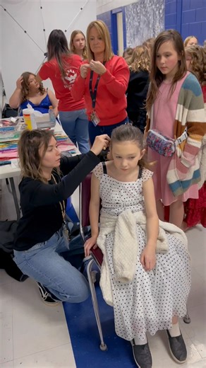 Our Winter Formal was a night to remember! ❄️✨ From dancing the night away, snacking with friends, striking poses for pictures, and even leaving with a little tinsel in our hair—our students had an absolute blast. We are so incredibly thankful for our amazing staff and parent volunteers who made this event possible. From braving the cold and rain during drop-off and pick-up, to ticket check-in, cafeteria help, DJ support, supervising, and so many behind-the-scenes roles—this night couldn’t have 