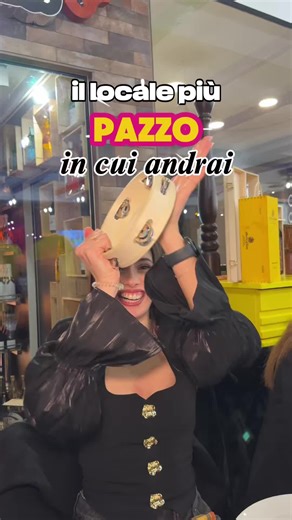 📍”Je so pazz”, Avellino! La nuovissima apertura di @giuseppe_maglione_daniele ✨ Sinceramente? Un locale così pazzo anche senza glutine mancava 😍 👉🏼 Il menù senza glutine è lo stesso e fatto in sicurezza, conviene solo segnalarlo al momento della prenotazione (che è comunque indispensabile) data la particolarità del servizio 🫶🏼 💬 Tagga gli amici che devono assolutamente accompagnarti 📲 Seguimi per scoprire altri locali imperdibili invito #bibiglutenfree #avellinosenzaglutine #glutenfree