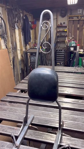 Make a sissy bar #sissybar #motorcycles #harleydavidson #1100cc #metalwork #welding