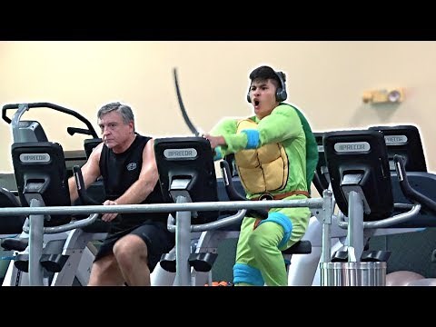 SCREAMING Loudly in the GYM PRANK!