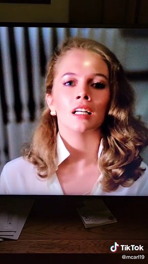 Exploring Kathleen Turner's Sensual Performance in the Iconic Film 'Body Heat'