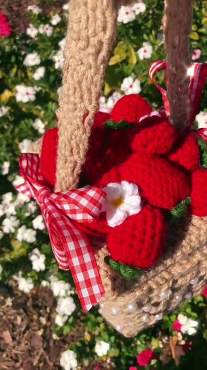 #crochetersoftiktok #crochet #strawberrybag #coquette