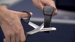 Şi-a înfometat şi bătut fiul de 13 ani în mod repetat. Un bărbat din Focşani a ajuns în arest după ce şi-a distrus şi brăţara electronică pusă de poliţie