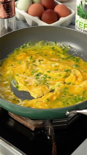 Kefir Scrambled Eggs with Chives Recipe!