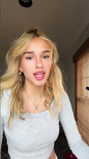 Trendy Blonde Girl Dancing in a Crop Top#croptopfashion #blondeshavemorefun #dancevideo