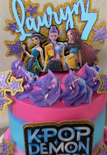 #kpop #kpopdemonhunters #huntrix #kpopcake #huntrixcake | cakes