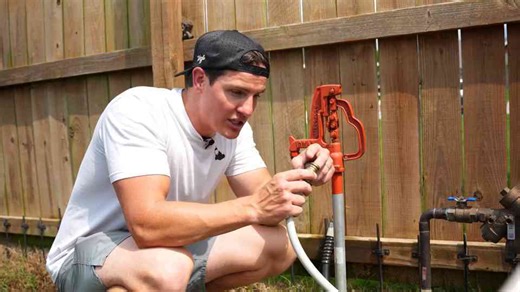 You probably haven’t considered all the pros and cons of retractable vs manual hose reels (2024)