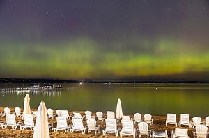 Timelapse shows Northern Lights dancing over Grand Traverse Bay