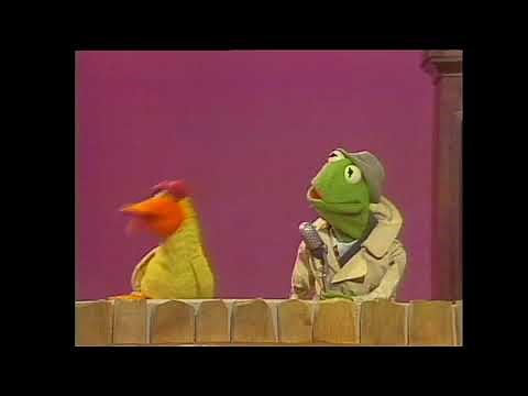 Sesame Street - News Flash - Hickory Dickory Dock (HQ)