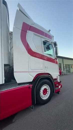 White red scania #hollandstyle #trucker #hollandclass #camion #trucking #shorts #viral