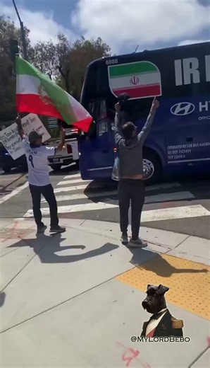 Los gringos bombardearan una escuela de tu país, matando niños inocentes y luego te acusara de terrorista por ir a jugar un partido de futbol