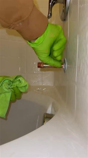 Tub Spout Replacement _fix_003 #tubspout #bathroommakeover #plumbersoftiktok #plumber #plumbingrepair #bathroom #bathtub #plumbing #fyp #plumbingtok #plumbinglife #diy #tub #theconservativeplumber #foryou #plumberlife #serviceplumber | Alvin Carver