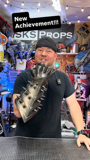 I Made Carl’s Gauntlet from Dungeon Crawler Carl #dungeoncrawlercarl #cosplay #DCC #dungeoncrawl