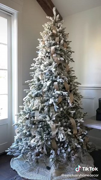 Expert Tips for Perfectly Decorating Your Christmas Tree with Ribbon