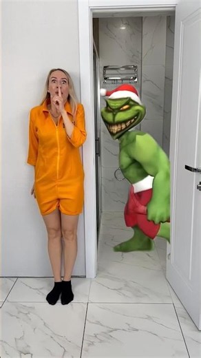 The Grinch Steals a Prisoner and a Spider...