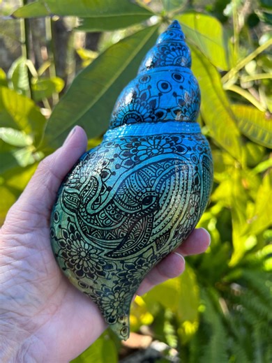 Hand Painted Tulip Shell 8” - Whales - Etsy