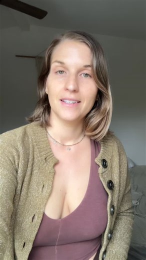 Jamie Young on Instagram: "Reasons I didn’t want to post this 🫣: - the pure unhingedness - unmade beds - not loving the way my body looks in workout pants - breaking the illusion of having it all together or maybe I never came off that way lolol Here’s to doing it anyway because I made a commitment to being more real with you and myself this year 😅 Also, yes it’s 12:48 and I’m just now getting ready for the day. We’ve gotten half a homeschool lesson done and I’m ready for a nap. Motherhood can