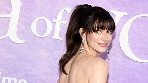 5K views · 32 reactions | Anne Hathaway is marking a big moment in her life as she shares that she has been sober for over five years, saying, "That feels like a milestone to me." https://eonli.ne/3JIPb1u | E! News | Facebook