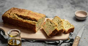 La recette d'été très simple du cake apéro au chèvre et à la courgette de Cyril Lignac pour un pique nique ou un dîner