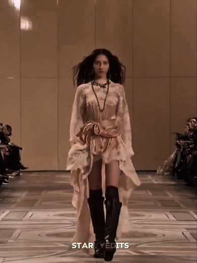 Yasmin Wijnaldum Shining on the Runway 💎#yasminwijnaldum #model #runway #fashion #viral #shorts