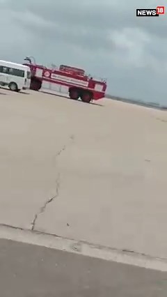 A SpiceJet aircraft traveling to Dubai from Delhi was diverted to Pakistan’s Karachi airport after its indicator light malfunctioned on Tuesday. A replacement aircraft was sent to Karachi which will take passengers to Dubai. #dubai #flight #karachi #pakistan #delhi #aeroplane | News18