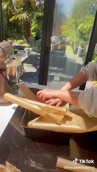 Traditional Lemon Drizzle Cake Recipe for Jubilee Parties