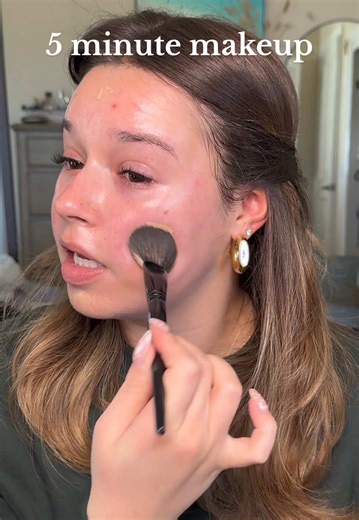 Quick 5-Minute Makeup Tips Using Soap for Clean Brushes