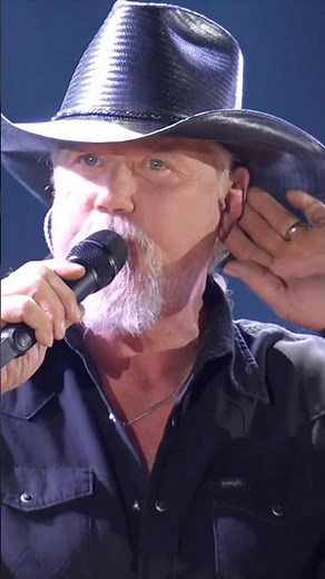 AND WHOO-WEE SHUT OUR MOUTH, WATCH ‪@TraceAdkins‬ BRING THE HONKY TONK TO THE #CMAFEST STAGE