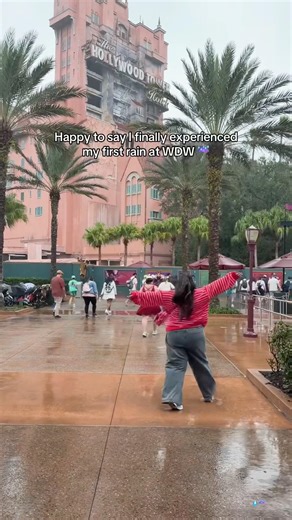 FIRST EVER RAIN AT WDW! 💧☔️ #hollywoodstudios