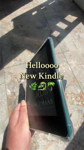 Finally got my hands on a new kindle … We’re going to have so much fun together! She needs some decorations and a strap asap🌙🏔️ #kindle #books #kindlegirlie #booktok