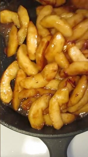 Fried CINNAMON APPLES 🍎 So YUMMY 😋 #food #apple #cinnamon #fruit #recipe #friedapples