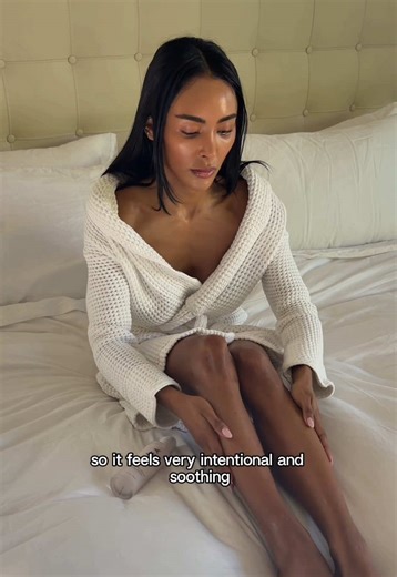 I’ve been treating my body care with the same intention as my face routine lately. This has become my nightly non-negotiable. @OSEA Malibu’s Bio-Retinol Body Serum is their first body product in the Dream line, and it works while you sleep. It firms and smooths with algae derived bio retinol and red seaweed, while magnesium and lavender help calm the body and mind before bed. I love that it feels like real skincare for your body. If you want to try it, you can get 10% off for a limited time with