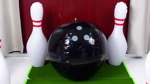 Poen 7 Pcs Glow in The Dark Giant Inflatable Bowling Set, Including 6 Pcs 27 Inches Bowling Pins and a 24 Inches Inflatable Ball Adults Outdoor Indoor Family Party