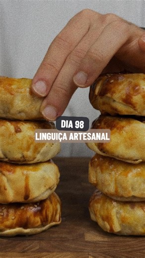 Lucas da Gama Lacerda | Nutricionista on Instagram: "o queridinho de vcs agora na versão hamburguer do palhaço Comenta aqui com um emojizinho qualquer que eu te mando o PDF de apoio, lá tem a receita completa com os ingredientes, o modo de preparo e os macros, aí é só fazer e encaixar na dietinha! Esse “Hot Pocket Feliz” ficou simplesmente genial. Uma opção criativa, saborosa e super prática pra levar na marmita ou matar a vontade de fast food sem sair da dieta. A combinação do hambúrguer com es