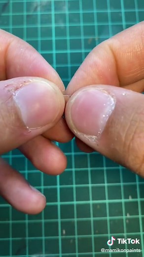 Hi all! Here's a quick tutorial on how I sculpt Wolf / Bear fur on miniatures. It takes a while to prep everything but after that it's super nice and fun to do. Hope you like it and if you do - please like and share 👍🏼🙂#mamikonpaints #warhammercommunity #warmongers#miniaturepainting #warhammer #aos#warhammerpainting #warhammertiktok#warhammer40k #goldendemon #wh40k#ageofsigmar #spacewolf #spacewolves#sculpture #sculpt #sculpting