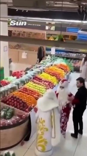 Santa Claus brawl erupts in supermarket