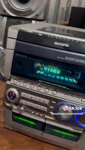 Minicomponente AIWA NSX-SZ-70: Conexión y Características