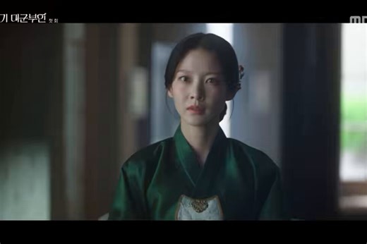 It's always the excuse of poker face actors who are full with botox & fillers when they can't move their face their loser bots gonna scream "hey it's cold character, he has trauma bla bla blu blu" fact is byeon woo seok is lottery actor #perfectcrown