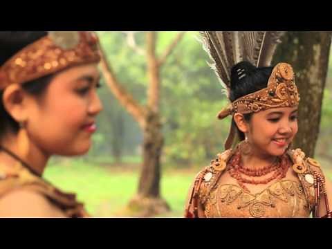 Lagu Dayak Kalimantan Barat (BORNEO MENARI) voc. Fausta & Dhea (Official Music Video)