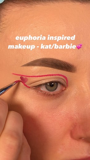 Alice King on Instagram: "euphoria inspired makeup - kat/barbie🤩💞 - inspired by the amazingly talented euphoria MUA’s @donni.davy & @alexandraafrench💓 - - @plouise_makeup_academy x @mmmmitchell paint in raver - @unicorncosmetics enchantra lashes - #euphoria #euphoriamakeup #makeup #makeupartist #makeuptutorial #tutorial #eyeliner #liner #lashes #hudabeauty #wakeupandmakeup #glam #tiktok #eyeshadow #eyelinertutorial"